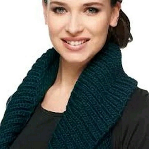 3/$30 VT Luxe Teal Chunky Ruffle Convertible Cab - Picture 1 of 3